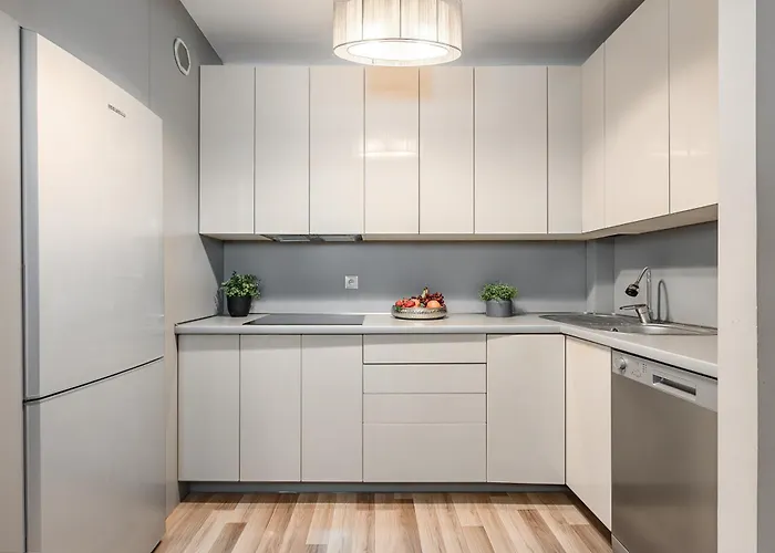 Lumina Cozy 3-rooms Near The Center Апартаменты *