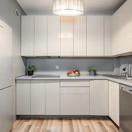 Lumina Cozy 3-rooms Near The Center Apartment *