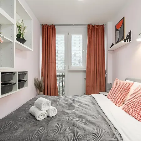 Apartmán Lumina Cozy 3-rooms Near The Center *